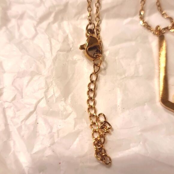 New FP Diamond Shape Mountain Scene Necklace - Picture 4 of 8